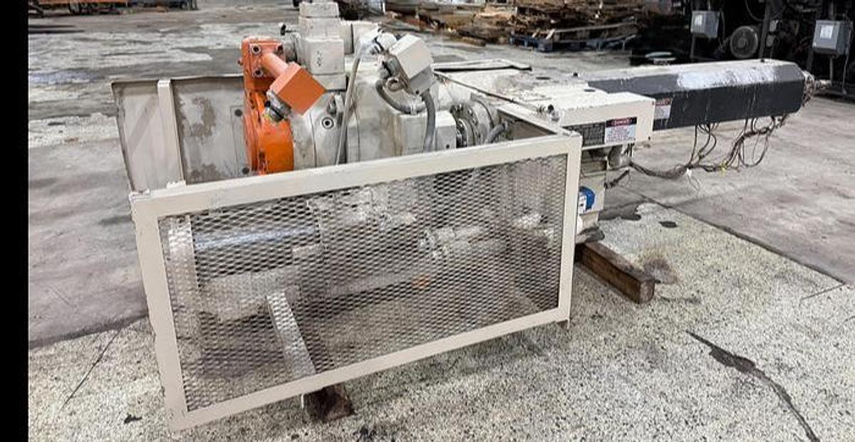 Used TOSHIBA ISE 390 INJECTION UNIT
