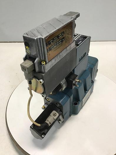 Used BOSCH 4-Way Solenoid Directional Servo Valve 0 811 404 601 USED