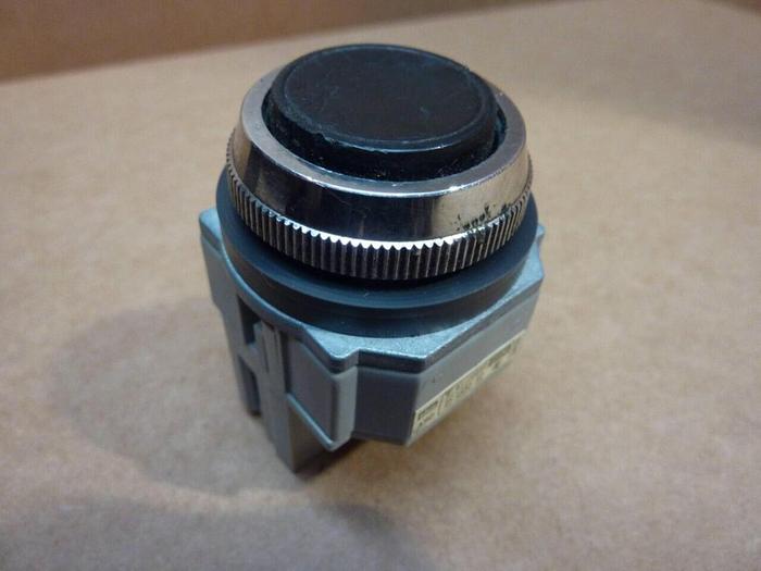 Used IDEC Push Button 41-10650 BLACK #38207