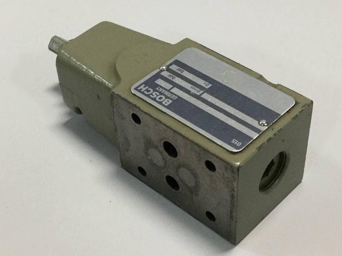 Used BOSCH Valve 0 811 104 102 #5813