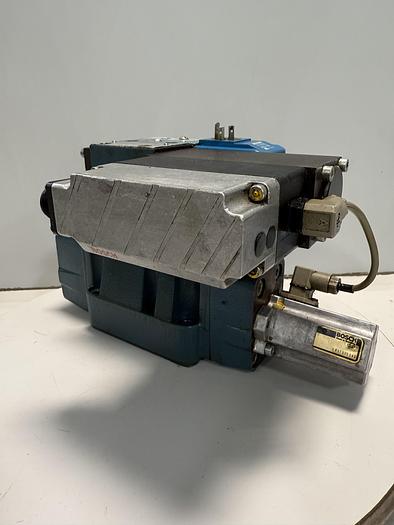 Used BOSCH HYDRAULIC SERVO VALVE 0 811 404 607 USED #145813