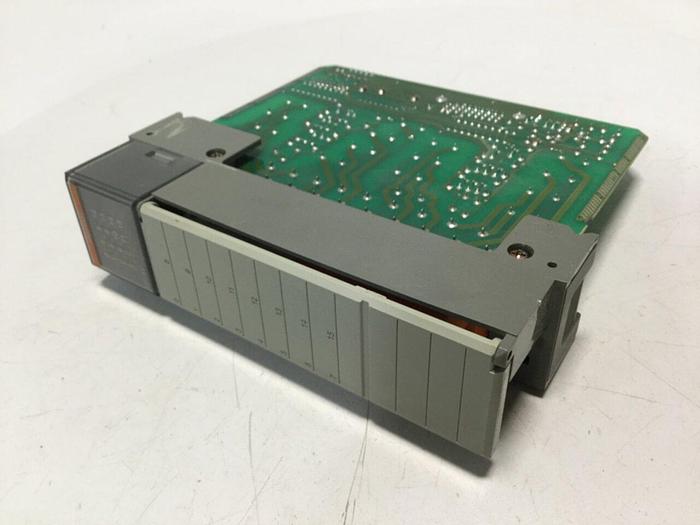 Used ALLEN BRADLEY Output Module 1746-OW16 SER B #110365