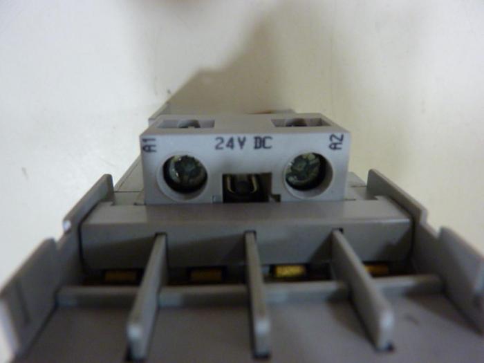 Used ALLEN BRADLEY Contactor Relay 100-C09Z.10 SER A #55312