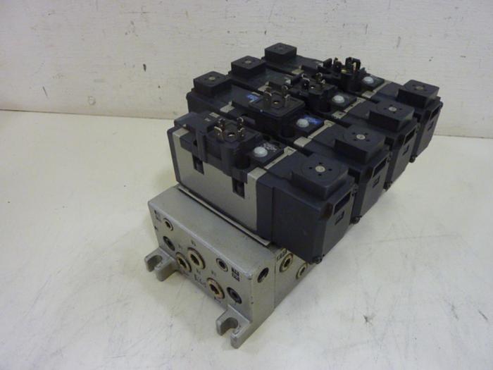 Used SMC Control Block w/ Valves VS7-6-FG-S-3Z #60105