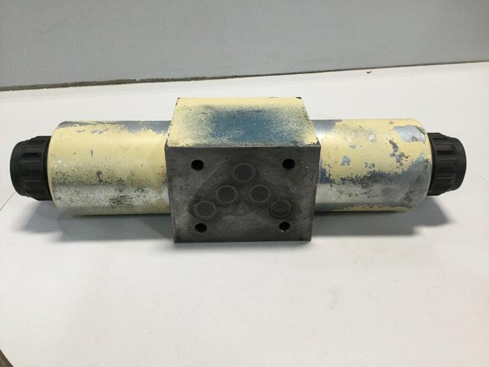 Used MANNESMANN REXROTH Hydraulic Valve 4WE10J32CG24N9K4 #114705