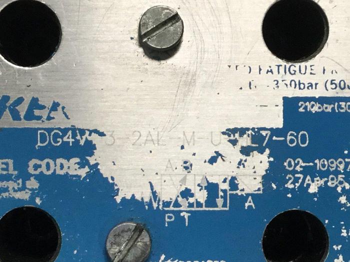 Used VICKERS Valves DG4V-3-2AL-M-U-HL7-60 #110837