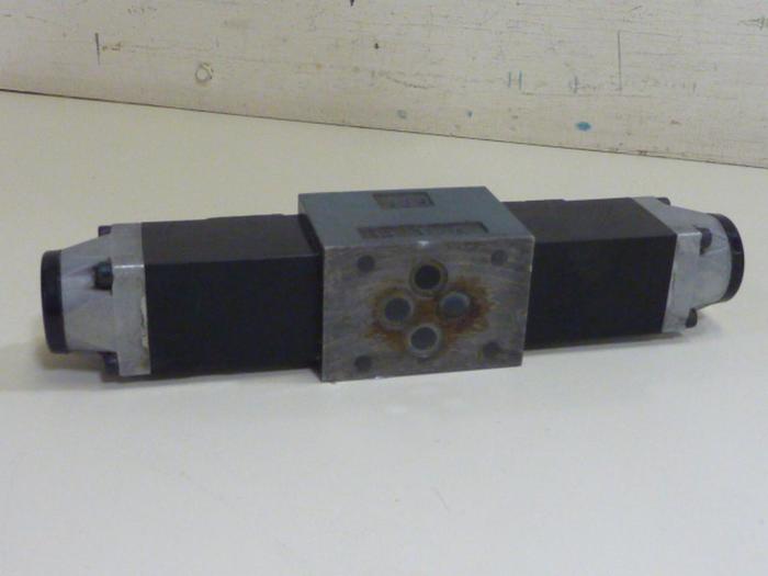 Used REXROTH Valve 4WE6E51AG24N9K4V #63956
