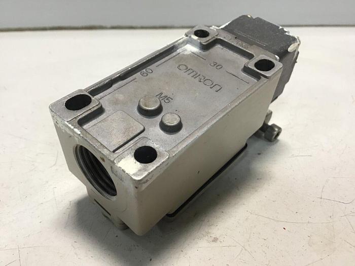 Used OMRON Limit Switch D4B-2115N-R #121525