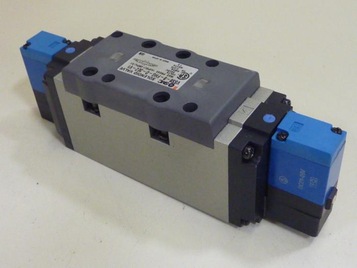 Used SMC Solenoid Valve VSS8-8-FHG-D-3EZ-V1 #66863