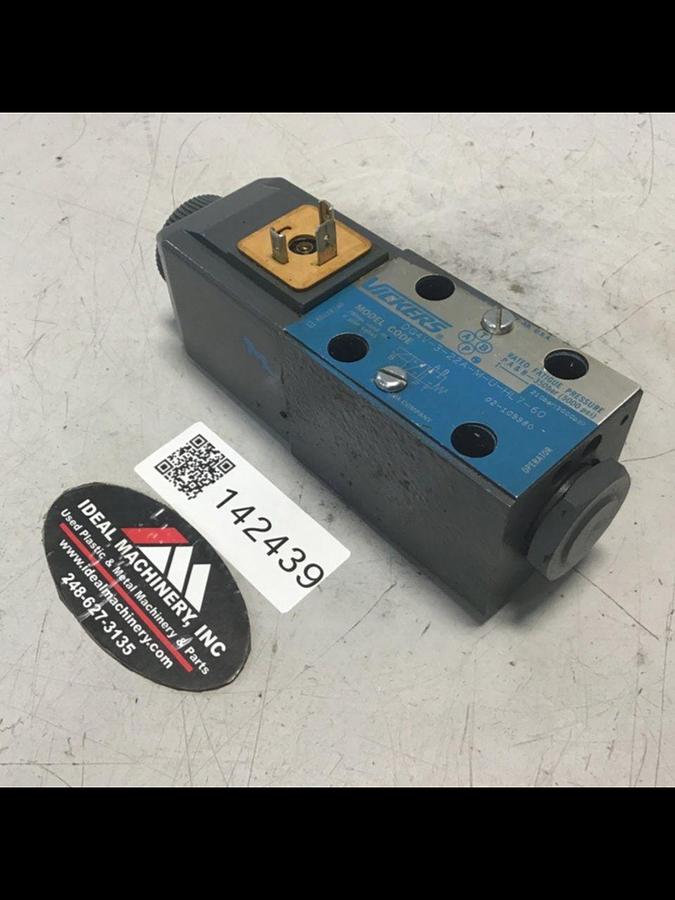 Used VICKERS Valve DG4V-3-22A-M-U-HL7-60 Used 
