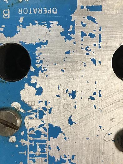 Used VICKERS Directional Valve DG4V-3-6C-M-U-HL7-60 Used