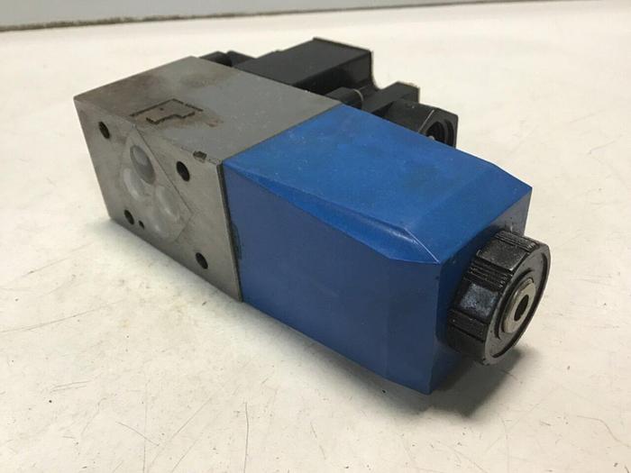 Used VICKERS Directional Control Valve DG4V-3-2A-M-P7-H-7-50 Used