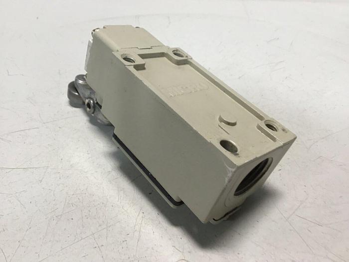 Used YAMATAKE Limit Switch LJA10-11A21N-003 #121491