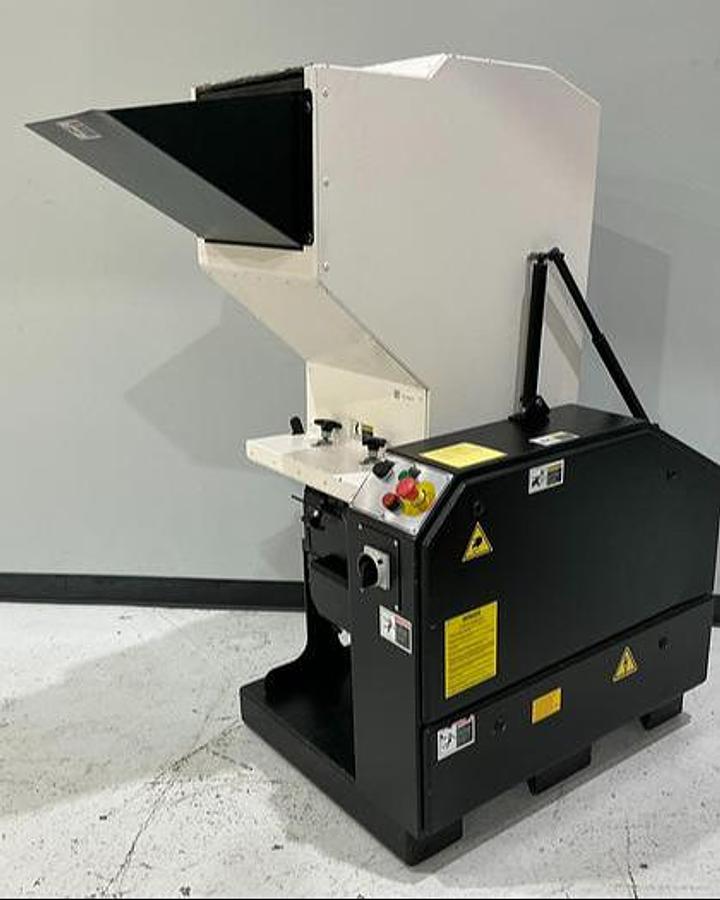 Used MILACRON Grinder / DNL / Not Cleaned yet