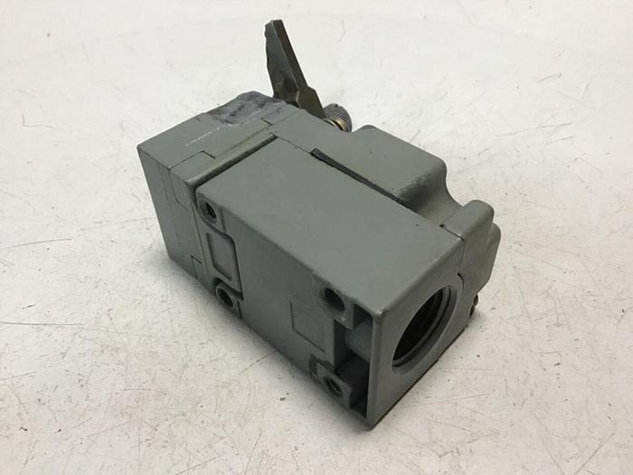 Used SQUARE D Limit Switch 9007-C52B2 #122016