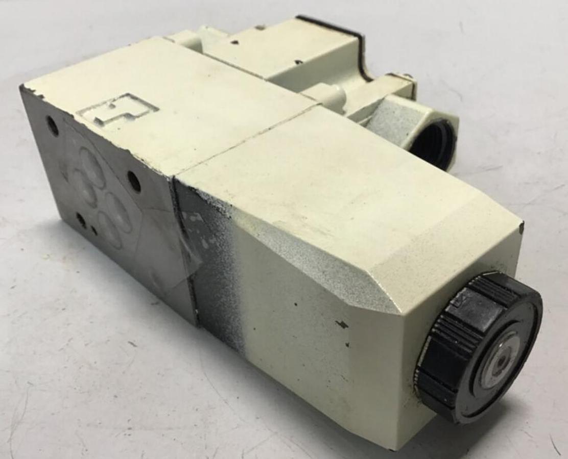 Used VICKERS Directional Control Valve DG4V32AMP7H750 USED