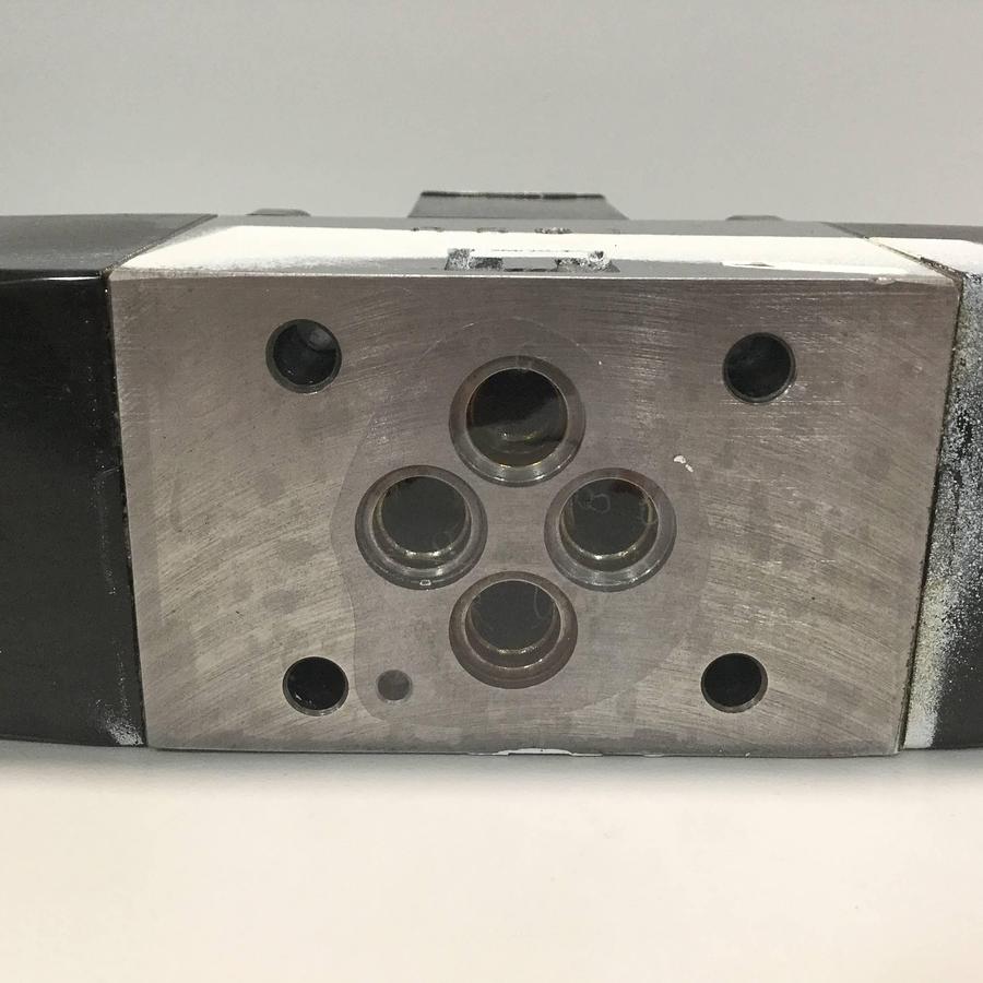 Used VICKERS Directional Control Valve DG4V36CMP7H750 USED