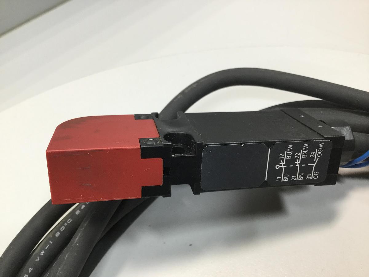 Used OMRON Door Switch D4GS-N3T-5 USED