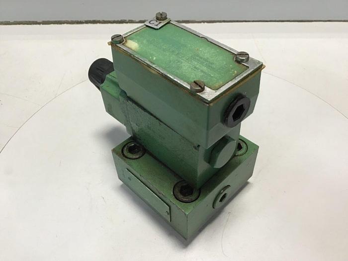 Used VICKERS Directional Control Valve DG4V-3-2A-M-W-B-40 Used #144677