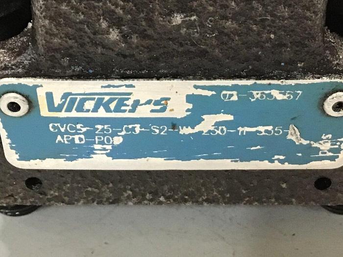 Used VICKERS Directional Valve DG4V-3S-2AL-M-U-HL7-60-EN490 Used