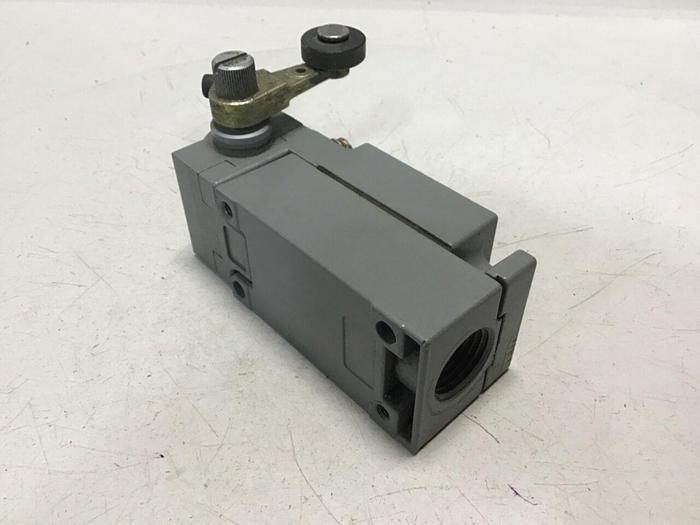 Used SQUARE D Limit Switch 9007-C66B2 #121955