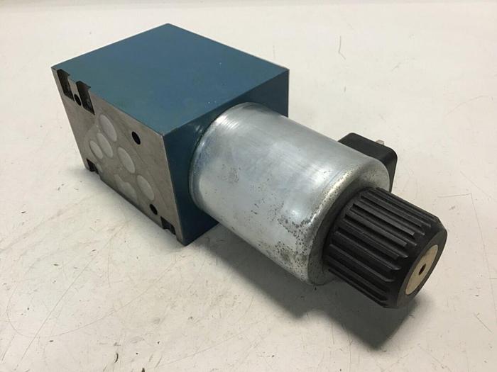 Used BOSCH Hydraulic Valve 0 810 001 825 Used