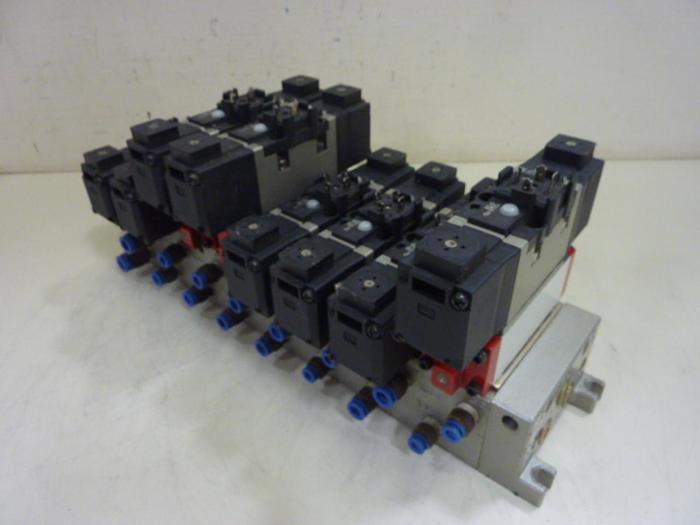 Used SMC Control Block w/ Valves VS7-6-FG-D-32 #60107