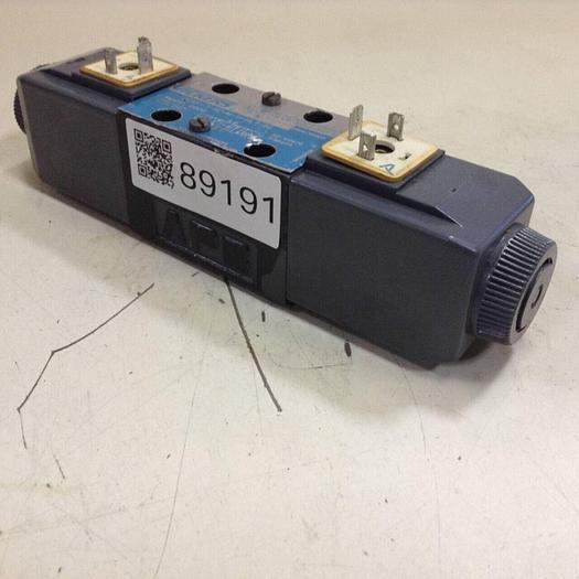 Used VICKERS Directional Valve DG4V-3-6C-M-U-HL7-60 Used