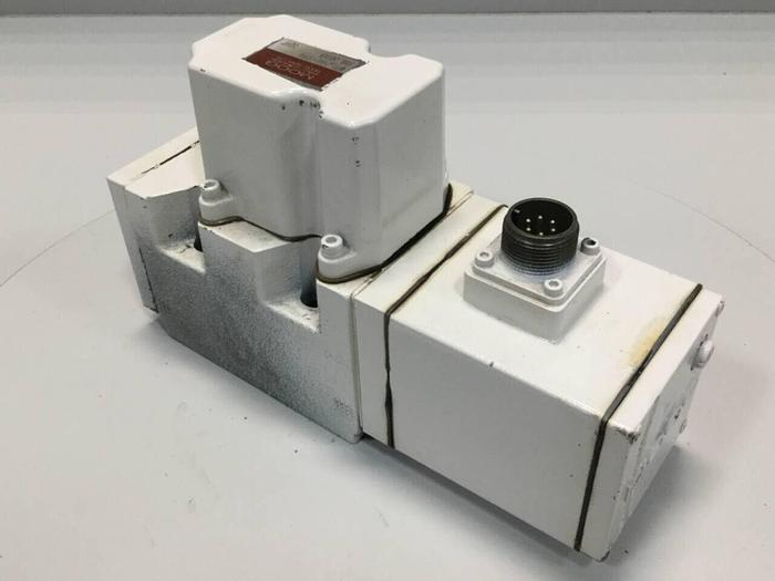 Used MOOG Servo Valve J661-335A Used