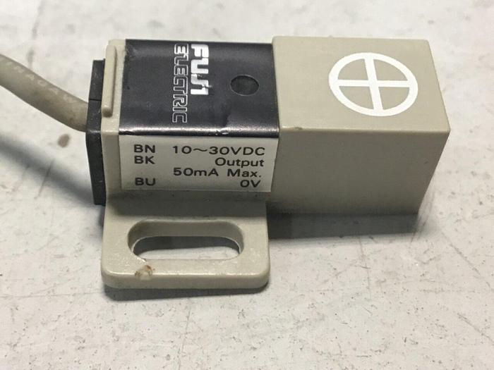 Used FUJI ELECTRIC Proximity Switch PE-B4D3 Used