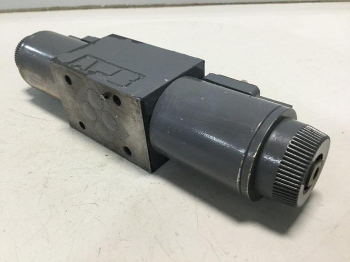Used VICKERS Solenoid Valve DG4V-3S-6C-M-U-HL7-60-EN490 Used