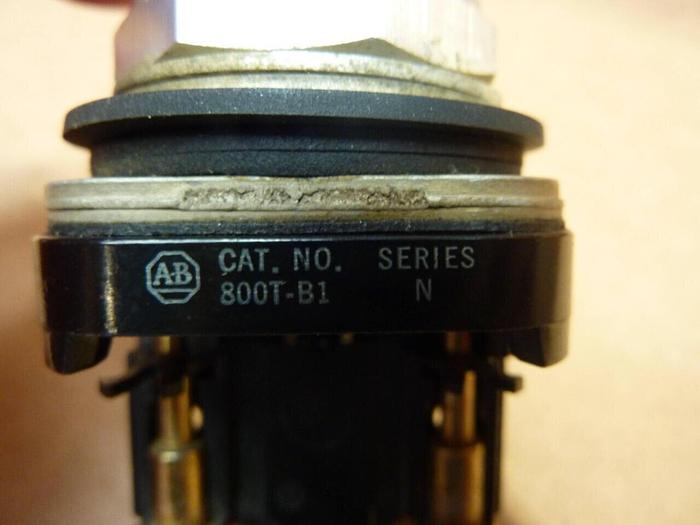 Used ALLEN BRADLEY Push Button 800T-B1 GREEN #38182