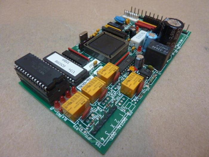 Used UNIVERSAL Unitary Controller Board 016-4047RG Used