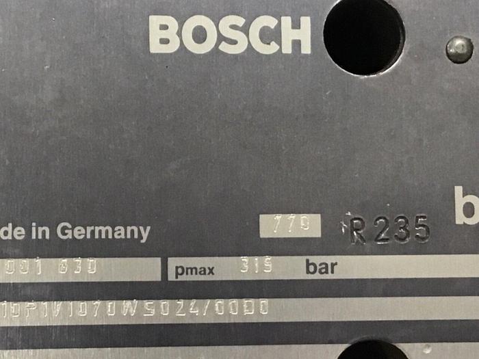 Used BOSCH Hydraulic Valve 0 810 001 830 Used