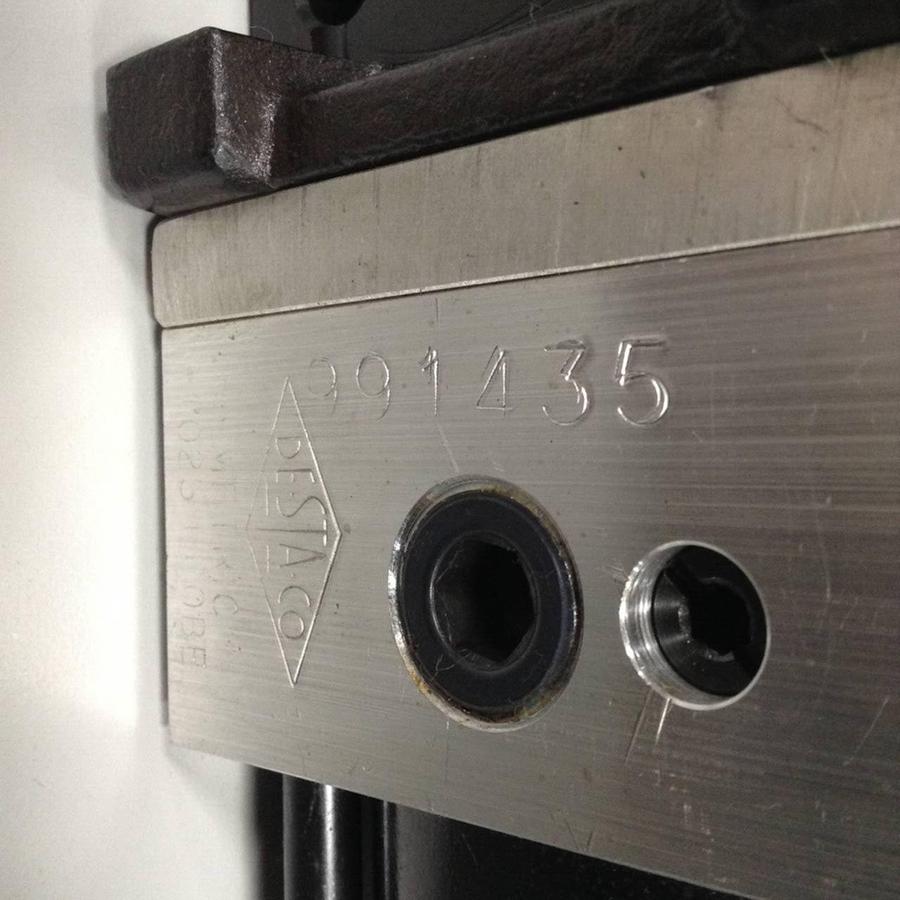 Used DESTACO Pneumatic Hold Clamp 994MAL-046M-90A-97-33-DS USED