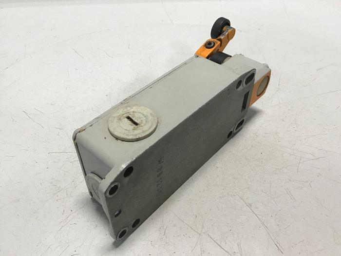 Used SIEMENS Limit Switch 3SE3 404-1G #121606
