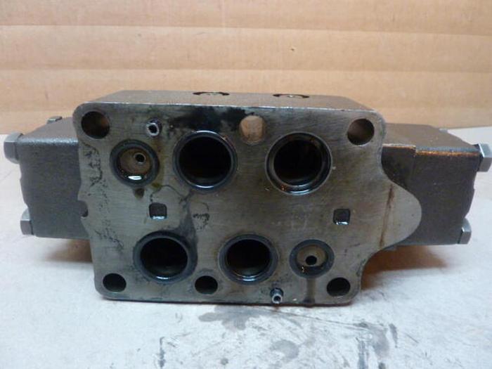 Used VICKERS Directional Valve DG5SH81AEWB20 #30392