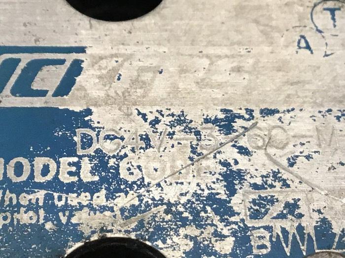 Used VICKERS Directional Valve DG4V-3-6C-M-U-HL7-60 Used