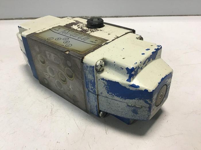 Used VICKERS Valve DG4S-5-0C-W-T-11 #138011