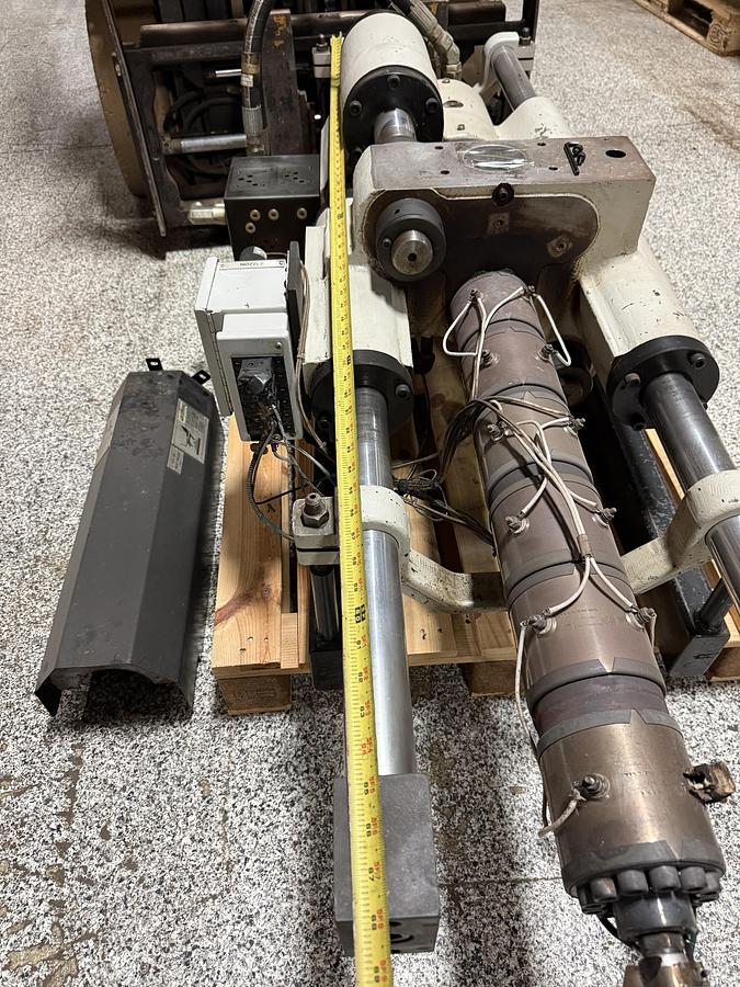 Used MILACRON 3.51 Oz Injection Unit VV55-3.51 / IU Used