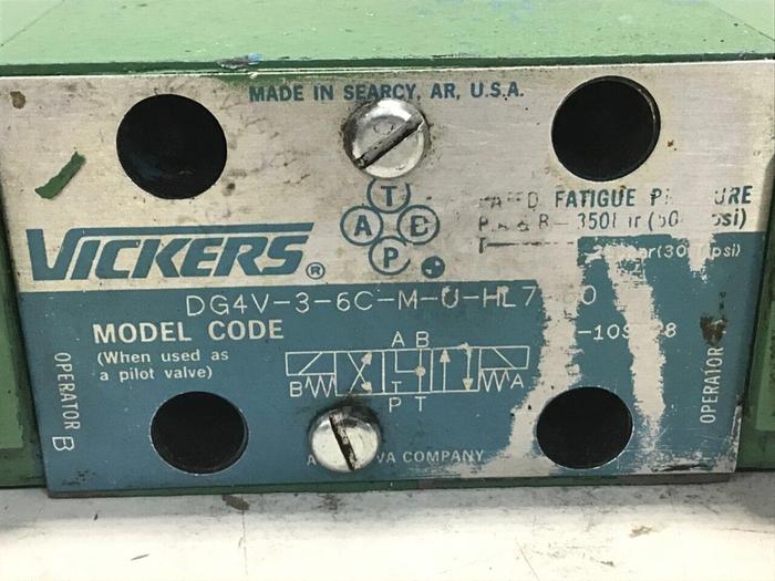 Used VICKERS Directional Valve DG4V-3-6C-M-U-HL7-60 Used