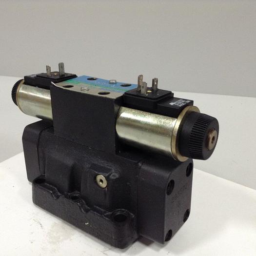 Used VICKERS Valve DG5S4-0431C-E-T-M-U-HL7-B13-60-EN502 #89852
