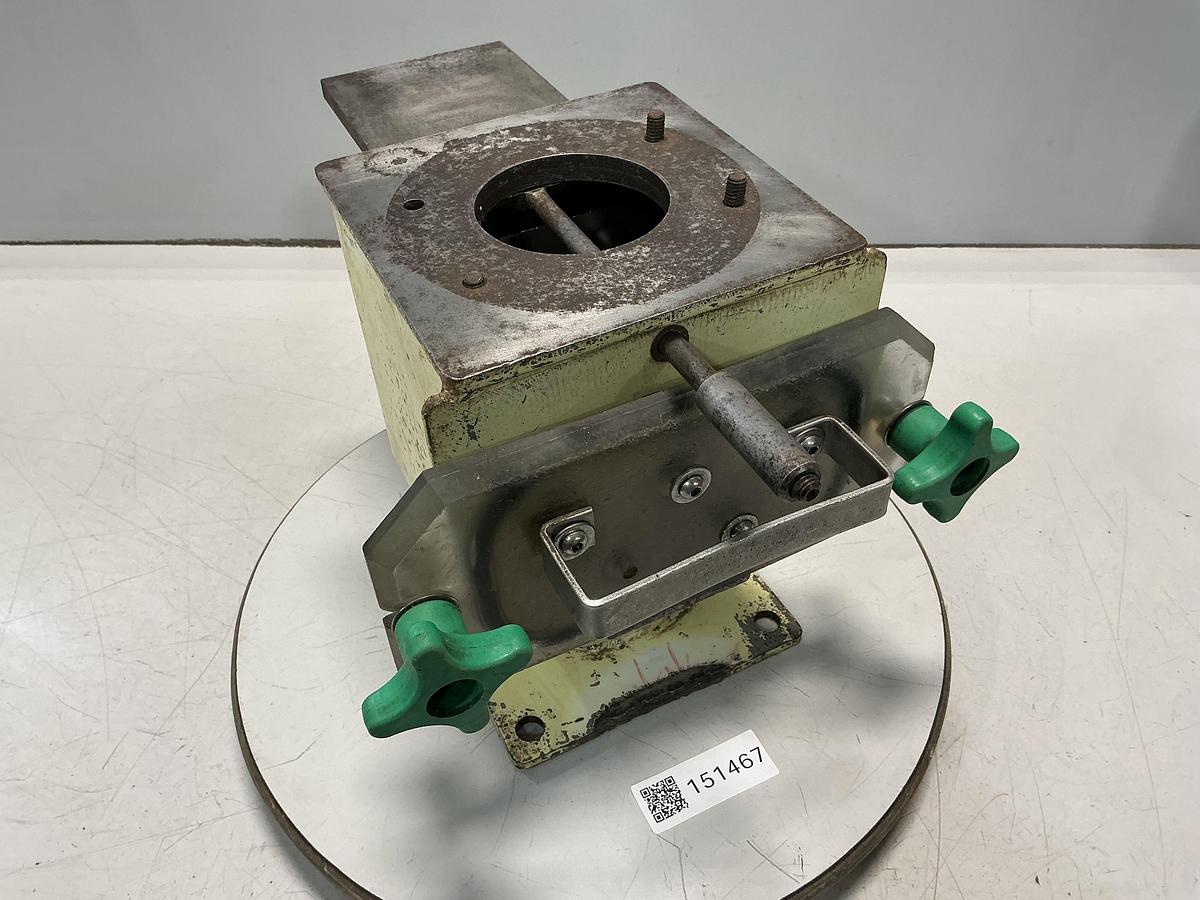 Used METAL FABRICATOR NO MODEL NUMBER / NO TAG