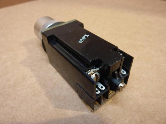 Used ALLEN BRADLEY Push Button 800MR-PA16S AMBER #38180