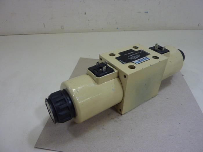 Used MANNESMANN REXROTH Hydraulic Valve 4WE10J32CG24N9K4 #58928
