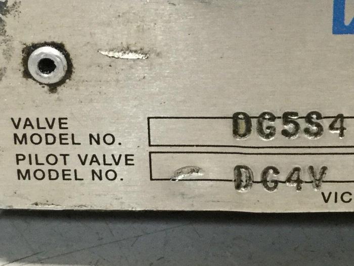 Used VICKERS Valve DG5S40431CETMUHL7B1370 #110445