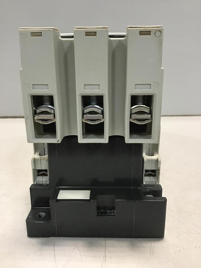 Used SIEMENS 3TF48 CONTACTOR USED #138547