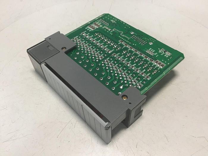 Used ALLEN BRADLEY Output Module 1746-OA16 SER D #53972