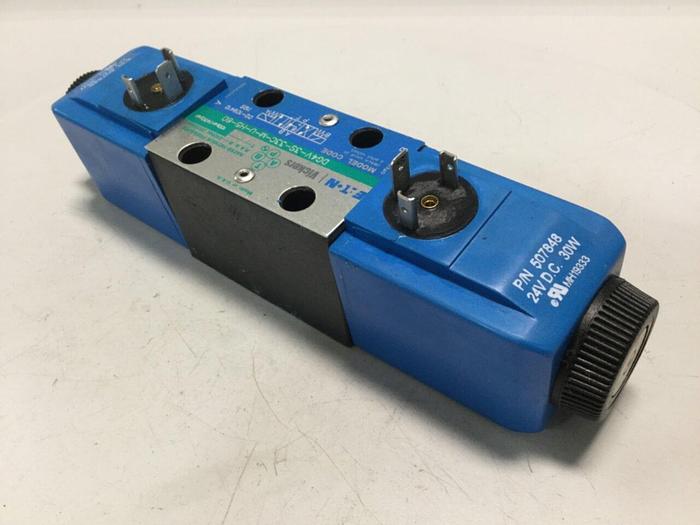 Used VICKERS Valve DG4V-3S-33C-M-U-H5-60 #110416