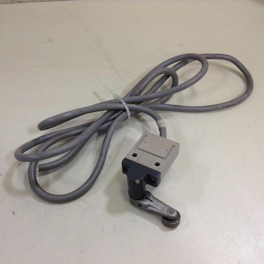 Used OMRON Limit Switch D4C-9033 #83666